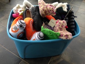 40 pairs of new slippers